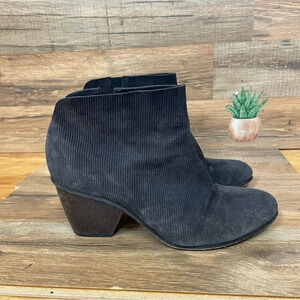 Coclico Gray Suede Corduroy ankle Booties Boots Womens 7